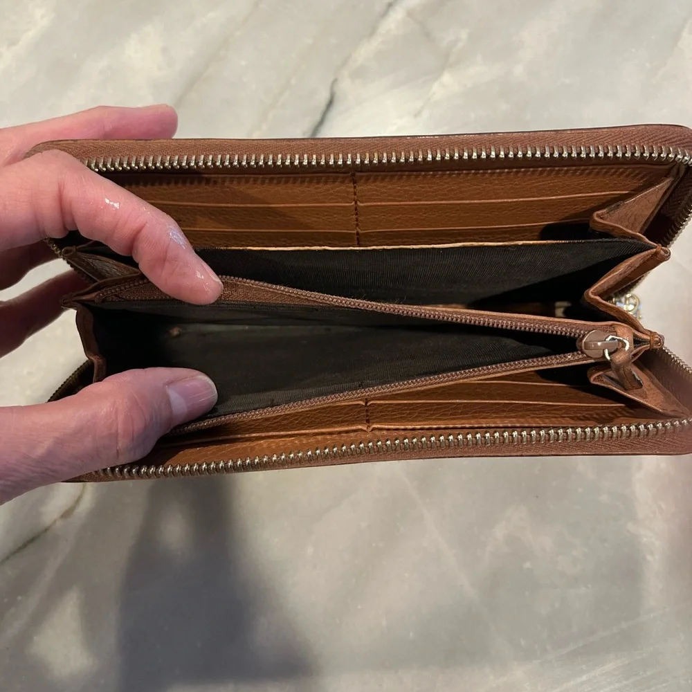 Gucci Tan Leather Wallet with Tassel - Picture 4 of 12
